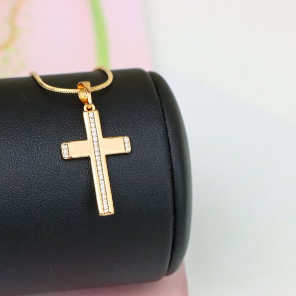 "Elegant Rose Gold Cross Pendant with Crystal Inlay Design, XPPT1269 - Picture 2 of 13